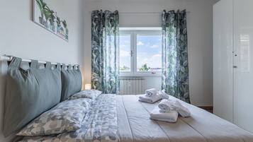 1 bedroom, iron/ironing board, travel crib, WiFi