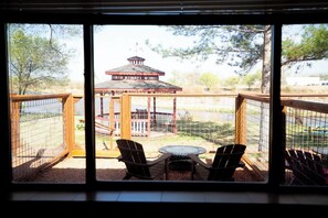 Chambre Signature, 1 très grand lit, salle de bains privée, vue fleuve | Vue de la chambre