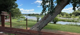 格尼森河畔的Riverwood度假村