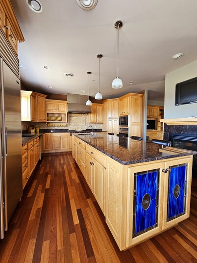 Apartment Suite Penthouse located at hotel on Madison's east side!
