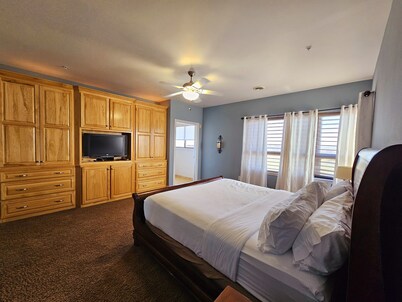 Apartment Suite Penthouse located at hotel on Madison's east side!