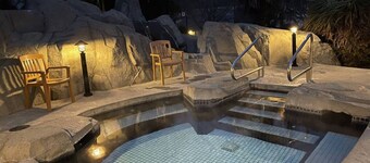 Ocean front with stunning views!! Gardens, trails, pools, and more. Pure beauty!