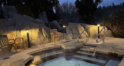 Ocean front with stunning views!! Gardens, trails, pools, and more. Pure beauty!