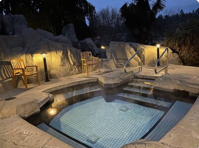 Ocean front with stunning views!! Gardens, trails, pools, and more. Pure beauty!