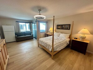 2 slaapkamers, een strijkplank/strijkijzer, wifi, beddengoed