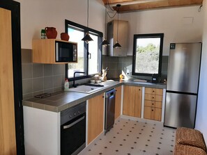 Refrigerador, microondas, horno, placa de cocina