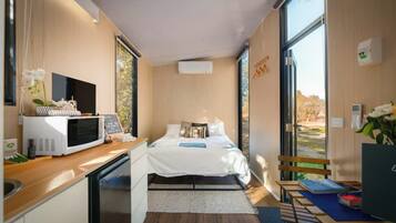 1 bedroom, bed sheets