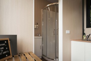 Suihku, hiustenkuivaaja