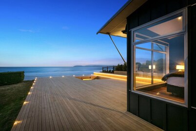 ABSOLUTE BEACHFRONT LUXURY ACCOMODATION
Entire home with Private Beach Access