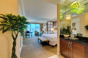 1 bedroom, desk, iron/ironing board, free WiFi - MGM Signature Deluxe Balcony Strip View Suite (Las Vegas)