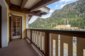 Property grounds - Pretty mountain attic (San Giovanni di Fassa)