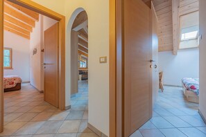 Interior - Pretty mountain attic (San Giovanni di Fassa)