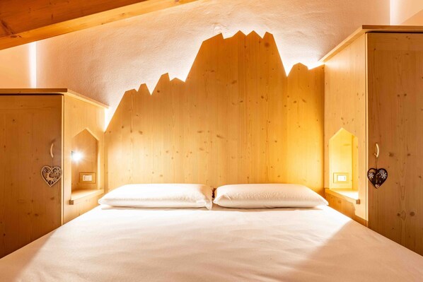 2 bedrooms, iron/ironing board, WiFi - Pretty mountain attic (San Giovanni di Fassa)