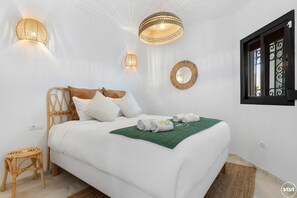 1 soverom, safe på rommet, skrivebord og strykejern/-brett