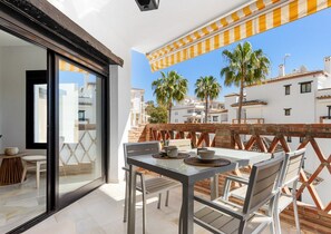 Outdoor dining - Robina | pool - terrace - beach (Mijas Costa)