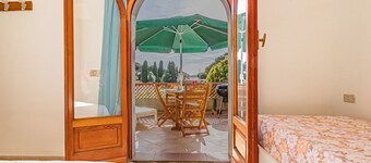 La Scogliera is 100 meters from the sea.