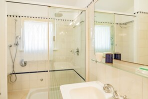 Een douche, een haardroger