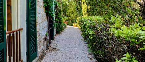 تفاصيل الفندق من الخارج