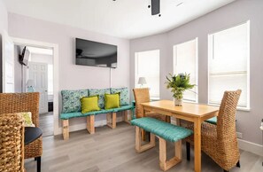 Dining - 2BD/2BTH walk 4min walk to Beach, Boardwalk & Water Park (Wildwood)