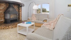Unclassified image, 4 of 18, button - Ca Na Maria Francisca. Village house for 6 people in Cala Llombards. (Cala Llombards)