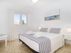 2 bedrooms, iron/ironing board, Internet, bed sheets - Ca Na Maria Francisca. Village house for 6 people in Cala Llombards. (Cala Llombards)