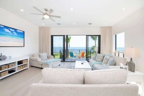 TV, stereoanlegg og kontorer