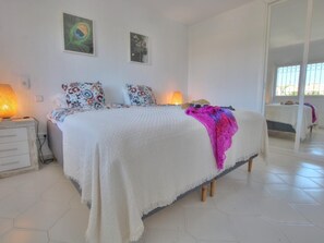 1 bedroom, iron/ironing board, internet, bed sheets