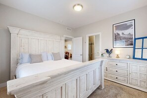 6 bedrooms, iron/ironing board, WiFi, bed sheets