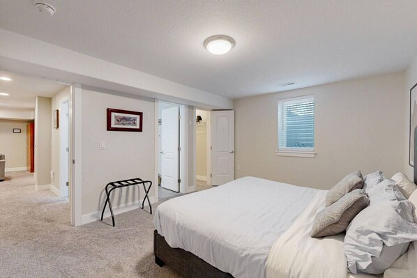 6 bedrooms, iron/ironing board, travel cot, WiFi