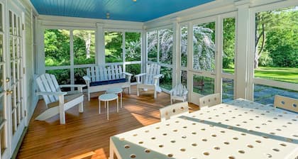 Forest Hideaway: Dog-friendly farmhouse near Catamount Mountain