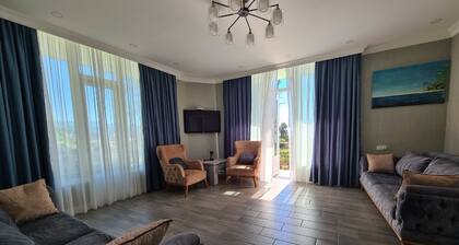 Villa in Batumi, in a green area, with the sea and mountains view, 6 bedrooms