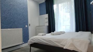 6 bedrooms, iron/ironing board, bed sheets