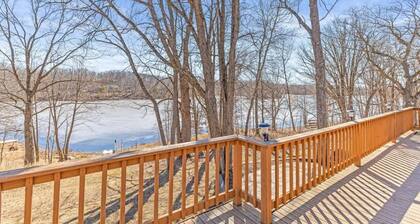 Spider Lake Waterside Cabin