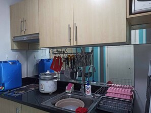 Fridge, stovetop - Grass Residence Tower ii 2011 (Quezon City)