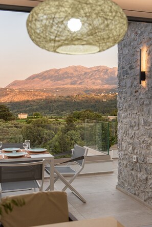 Outdoor dining - Feel like at home away. Very privat Villa, with pool and gardens. (Nipos)