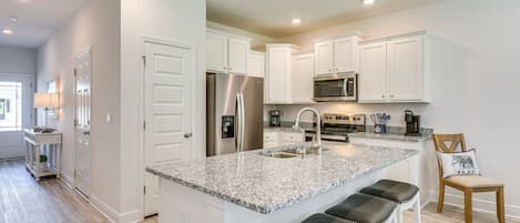 Fridge, microwave, stovetop, dishwasher