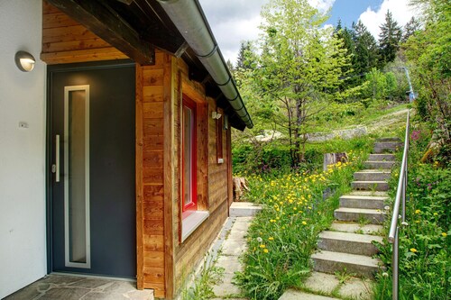 Ferienhaus 'Berghütte Waldhäuser' mit Bergblick, privater Terrasse und Wi-Fi