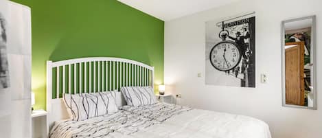 2 bedrooms, iron/ironing board, free WiFi, wheelchair access