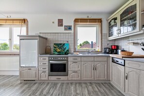 Refrigerador, horno, parrilla de estufa y lavavajillas 