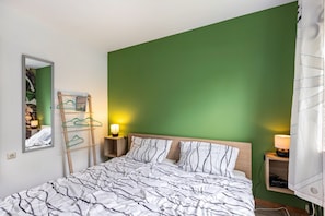 2 bedrooms, iron/ironing board, free WiFi, wheelchair access
