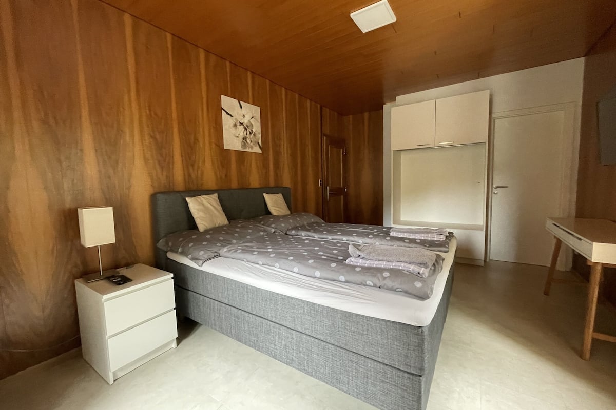 Standaard tweepersoonskamer, privébadkamer (Altbau) | Donzen dekbedden, gratis wifi, beddengoed