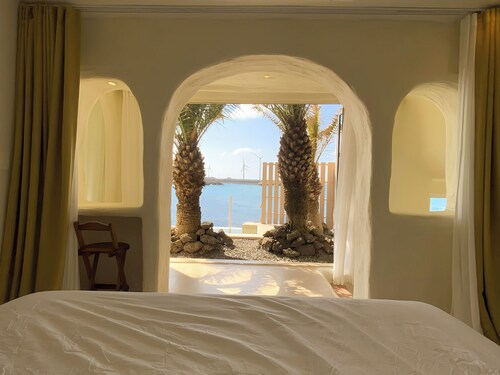 Only one team Site right in front of the sea

Jeju new Pool villa 