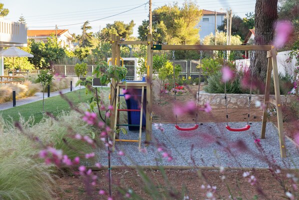 儿童活动区 - 室外