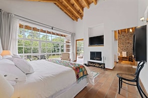 Room - Cabin Manzana | Nature Retreat in Zitácuaro (La Mesa)