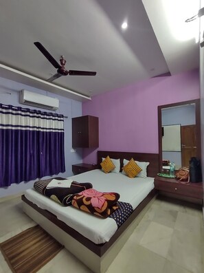 Free WiFi, bed sheets - Hill Queen Hotel & Resturent Baghmundi (Purulia)