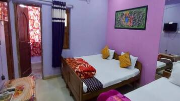 Deluxe Triple Room | Free WiFi, bed sheets
