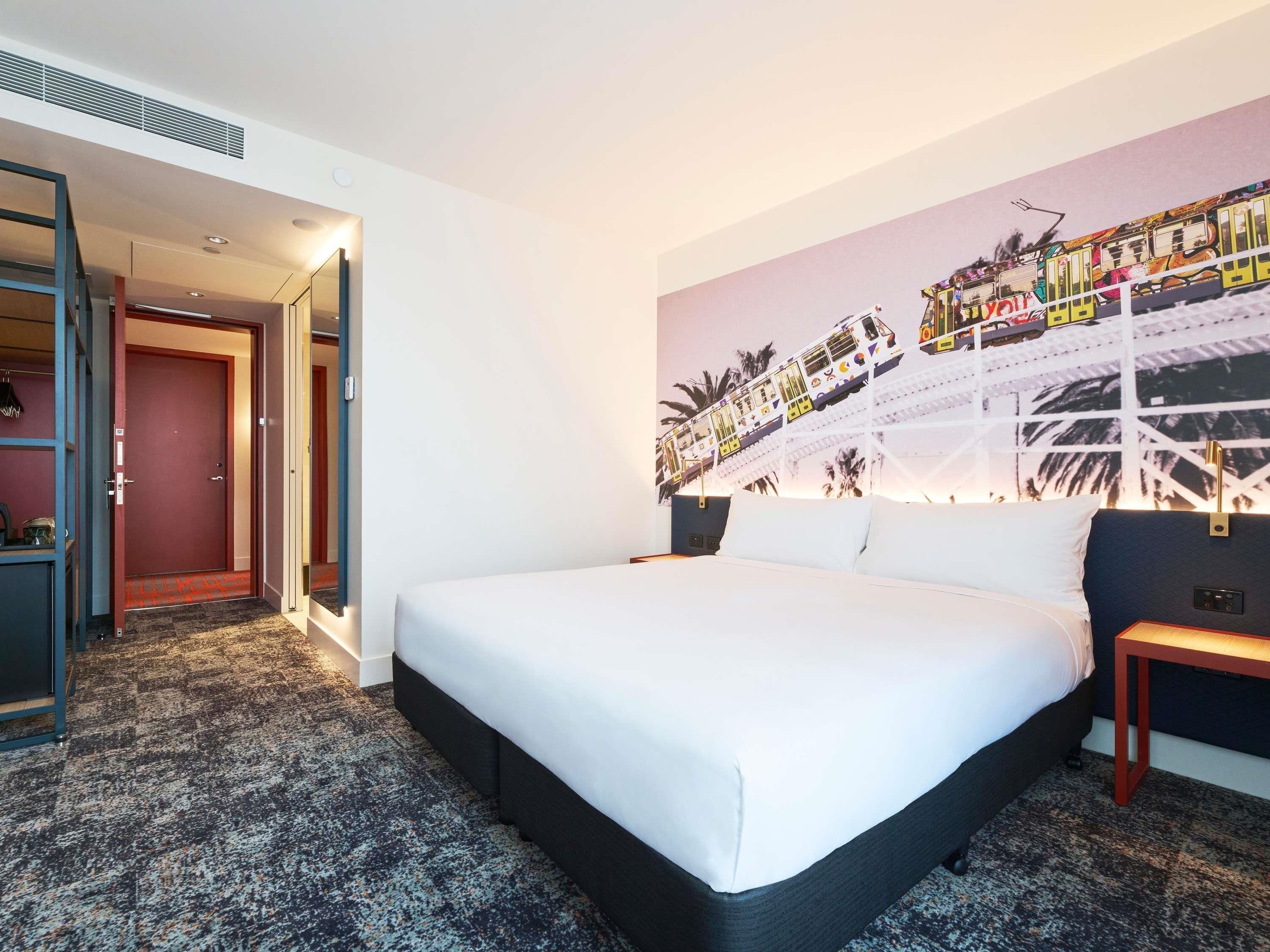 デラックス ルーム キング ベッド 1 台 | セーフティボックス (室内)、デスク、ノートパソコン用作業スペース、遮光カーテン