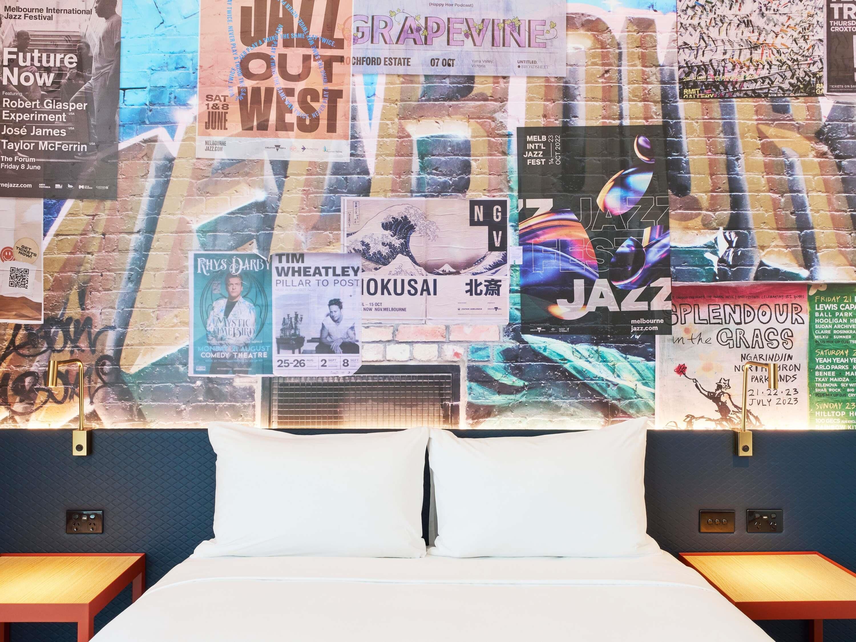 Caja de seguridad en la habitación y escritorio 