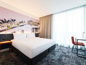In-room safe, desk, laptop workspace, blackout drapes - Ibis Styles Melbourne Airport (Melbourne Airport)
