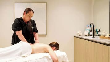 Lichaamsbehandelingen, diepe bindweefselmassages, gezichtsbehandelingen